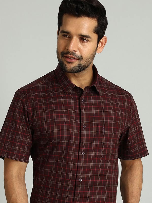 Indian Terrain Men's Regular Fit Half Sleeve Checkered Maroon Shirt